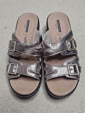 Clarks Women's Delana Liri sandals in a pewter metallic finish New Size 7